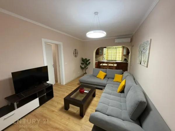 Tirane, jepet me qera apartament 2+1+Ballkon Kati 2, 81 m² 650 € (Ish fusha e aviacionit)