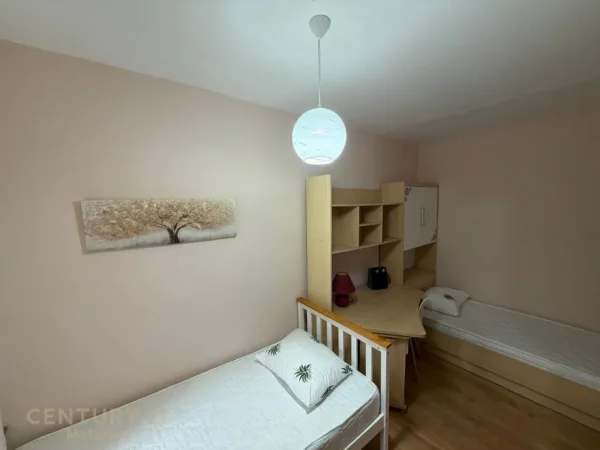 Tirane, jepet me qera apartament 2+1+Ballkon Kati 2, 81 m² 650 € (Ish fusha e aviacionit)