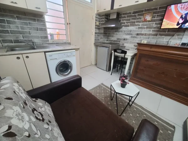 Tirane, jap me qera garsonier 1+1 Kati 1, 35 m² 300 € (Rruga gjon mili)