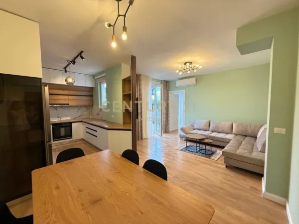 Tirane, jepet me qera apartament 3+1+Ballkon Kati 5, 144 m² 1.300 € (Liqeni i thate)