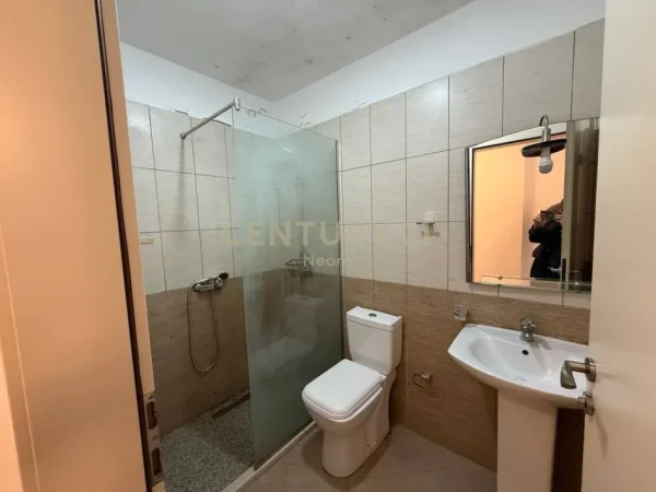jepet me qera apartament 1+1 Kati 2, 64 m² 600 € (Kodra e diellit)