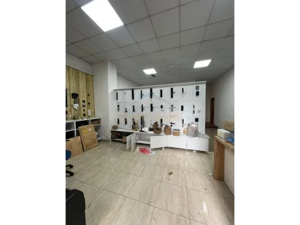 Tirane, jepet me qera ambjent biznesi Kati 0, 62 m² 550 € 