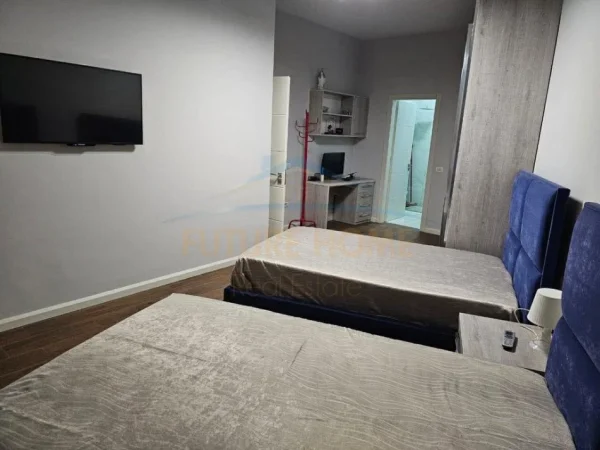 Tirane, jepet me qera apartament 2+1+Ballkon Kati 1, 110 m² 550 € 