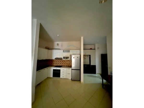 Tirane, jepet me qera apartament 2+1+Ballkon Kati 1, 80 m² 450 € 