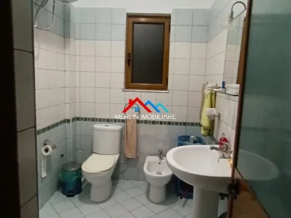 Tirane, jepet me qera apartament 2+1+Ballkon Kati 4, 120 m² 467 € (RRUGA IRFAN TERSHANA,QYTET STUDENTI)