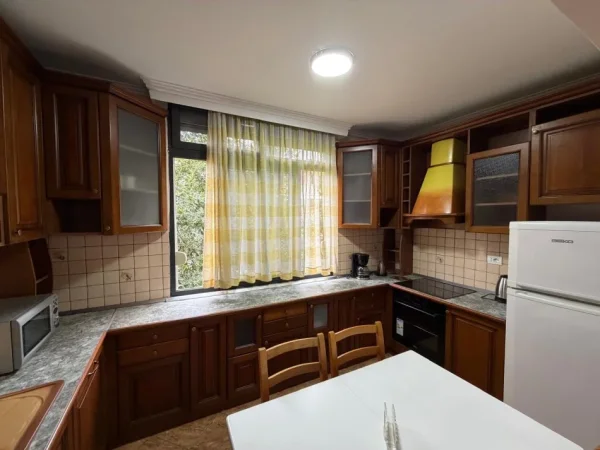 Tirane, jap me qera apartament 2+1+Ballkon Kati 2, 81 m² 650 € 