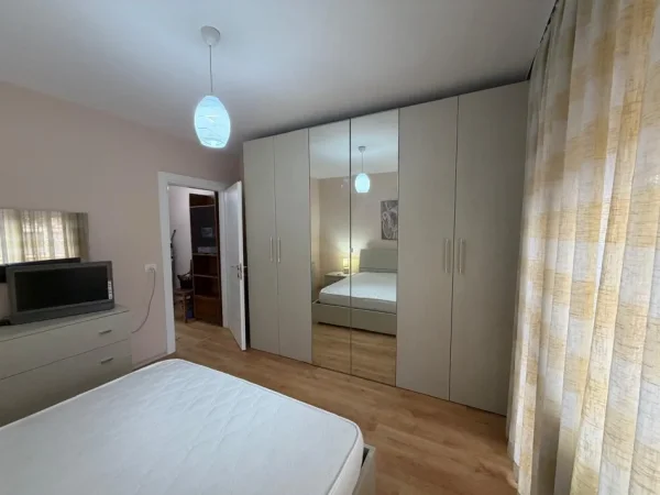 Tirane, jap me qera apartament 2+1+Ballkon Kati 2, 81 m² 650 € 