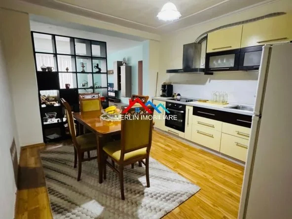 Tirane, jepet me qera apartament 2+1+Ballkon , 80 m² 778 € (RRUGA GJIKE KUQALI,STADIUMI DINAMO)