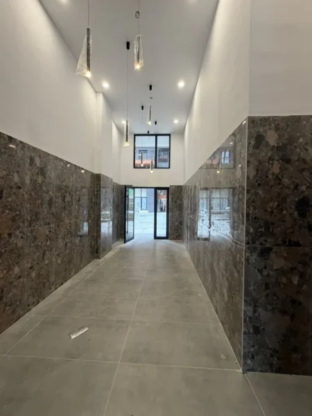 Tirane, jepet me qera zyre Kati 2, 60 m² 500 € (Rr. Artan Lenja Prane F. Aviacionit)