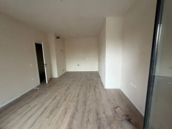 Tirane, jepet me qera zyre Kati 2, 60 m² 500 € (Rr. Artan Lenja Prane F. Aviacionit)