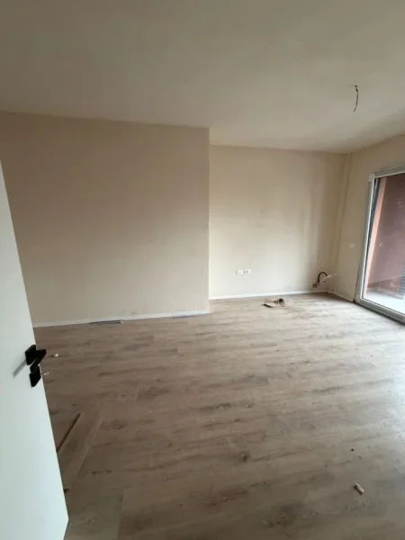 Tirane, jepet me qera zyre Kati 2, 60 m² 500 € (Rr. Artan Lenja Prane F. Aviacionit)