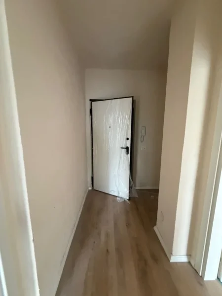 Tirane, jepet me qera zyre Kati 2, 60 m² 500 € (Rr. Artan Lenja Prane F. Aviacionit)