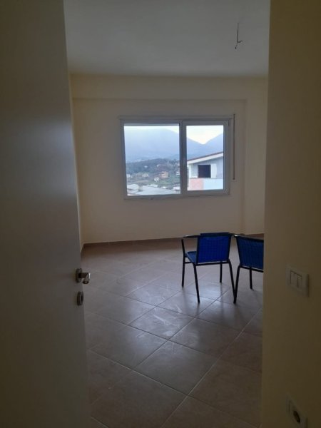 Tirane, jepet me qera apartament 1+1 , 410 € 