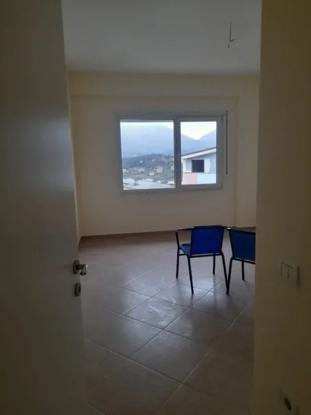 Tirane, jepet me qera apartament 1+1 , 410 € 