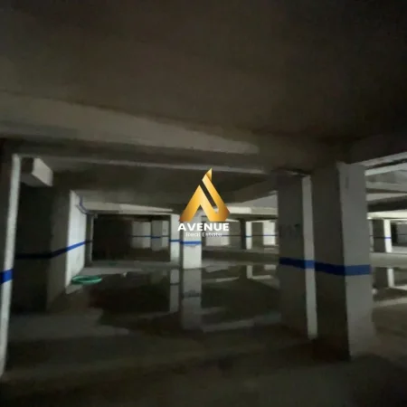 Tirane, shitet garazh | post parkimi Kati -1,