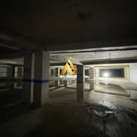 Tirane, shitet garazh | post parkimi Kati -1,