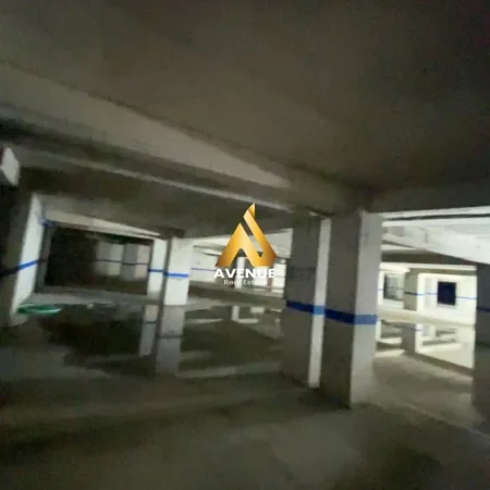 Tirane, shitet garazh | post parkimi Kati -1,