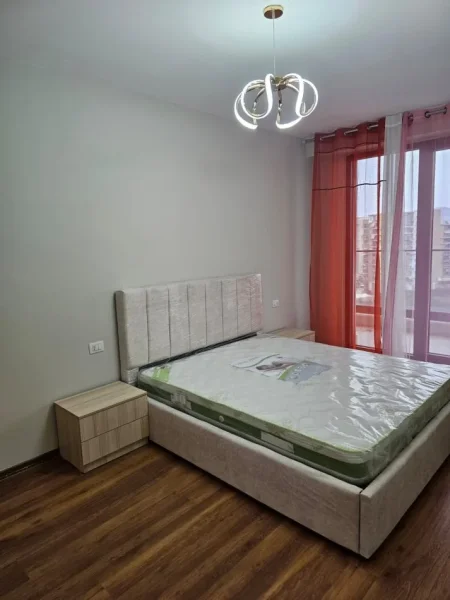 Tirane, jepet me qera apartament 1+1+Ballkon Kati 10, 80 m² 500 € (Turdiu)