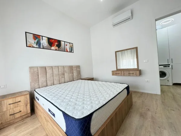 Tirane, jepet me qera apartament 1+1+Ballkon Kati 8, 77 m² 700 € (Delijorgji)