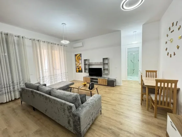 Tirane, jepet me qera apartament 1+1 Kati 8, 77 m² 700 € (Kompleksi Delijorgji)