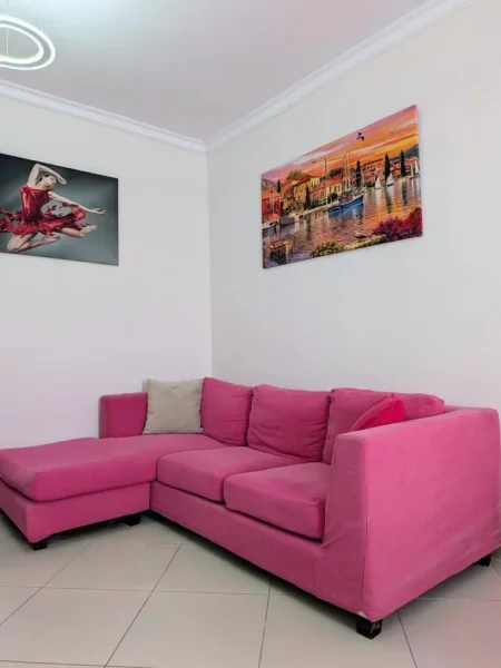 Tirane, jepet me qera garsonier 1+1 Kati 4, 40 m² 450 € (Rruga e Kavajes)