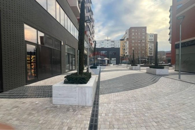 Tirane, jepet me qera , 544 m² 85.000 € (Rr. "Kavajes" - Kompleksi Delijorgji, Tiranë)