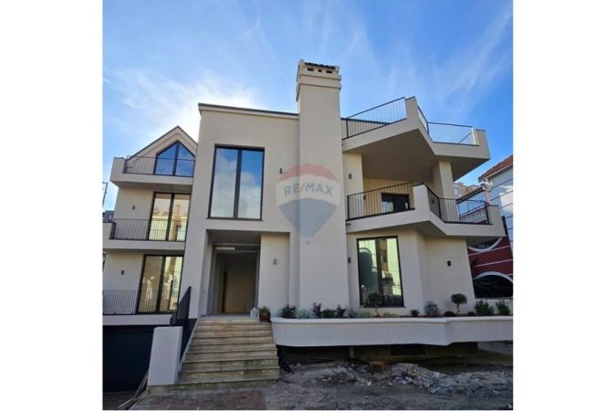 Tirane, jepet me qera zyre , 700 m² 8.300 € 