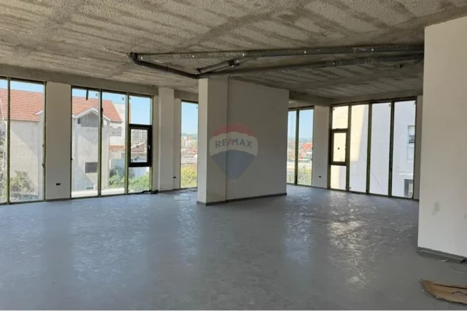 Tirane, jepet me qera , 625 m² 7.000 € (Rr Dritan Hoxha)