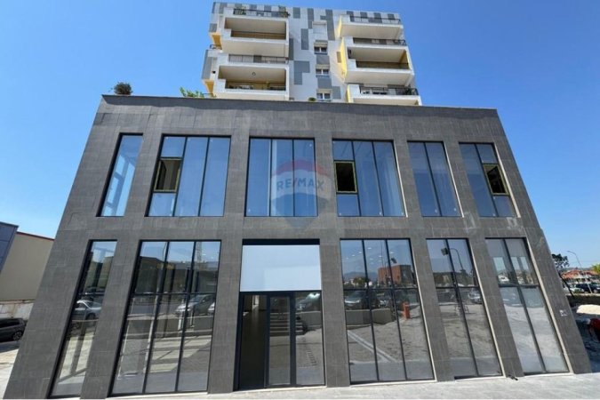 Tirane, jepet me qera , 625 m² 7.000 € (Rr Dritan Hoxha)
