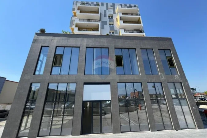 Tirane, jepet me qera , 625 m² 7.000 € (Rr Dritan Hoxha)