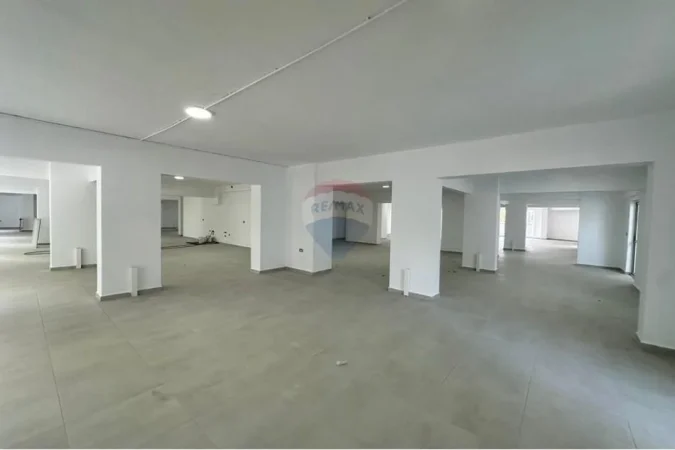 Tirane, jepet me qera zyre , 1.000 m² 6.500 € (Rr.Dritan Hoxha)