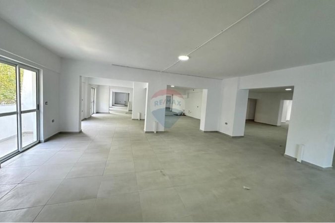 Tirane, jepet me qera zyre , 1.000 m² 6.500 € (Rr.Dritan Hoxha)