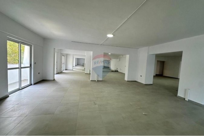 Tirane, jepet me qera zyre , 1.000 m² 6.500 € (Rr.Dritan Hoxha)