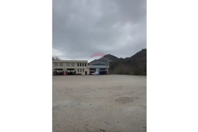 Tirane, jepet me qera magazine , 1.500 m² 6.000 € 