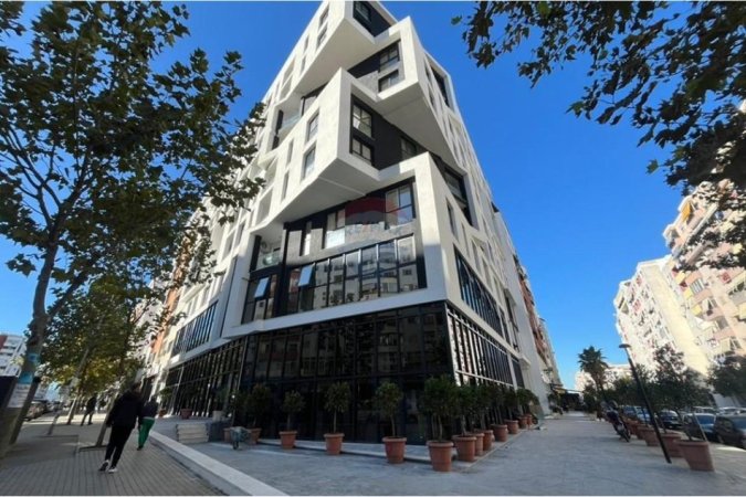 Tirane, jepet me qera dyqan , 177 m² 6.000 € (Astir)