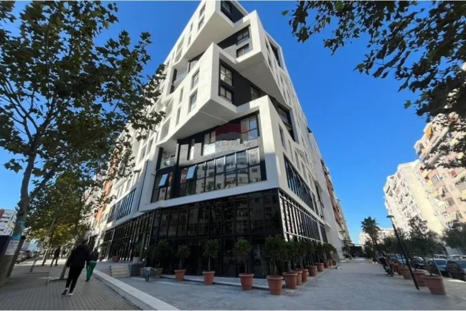 Tirane, jepet me qera dyqan , 177 m² 6.000 € (Astir)