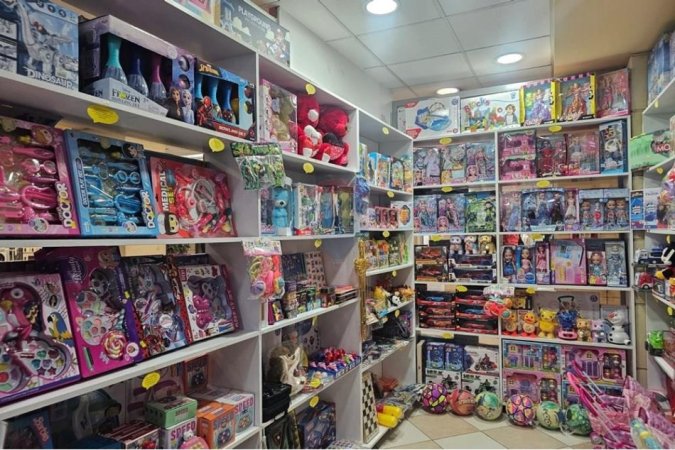 Tirane, jepet me qera dyqan , 16 m² 6.000 € (Qendra Kristal, Tiranë)