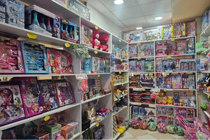 Tirane, jepet me qera dyqan , 16 m² 6.000 € (Qendra Kristal, Tiranë)