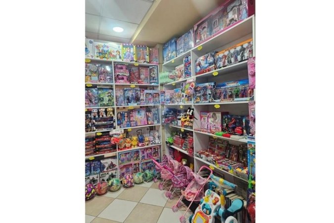 Tirane, jepet me qera dyqan , 16 m² 6.000 € (Qendra Kristal, Tiranë)