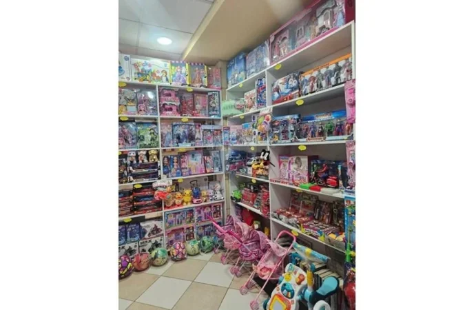 Tirane, jepet me qera dyqan , 16 m² 6.000 € (Qendra Kristal, Tiranë)