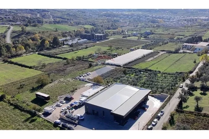 Tirane, jepet me qera , 3.000 m² 6.000 € (Lundër, Tiranë)