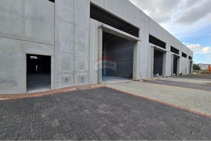 Tirane, jepet me qera , 1.350 m² 5.400 € 