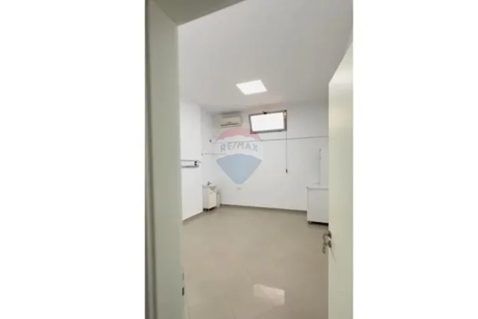 Tirane, jepet me qera zyre , 415 m² 5.504 € 