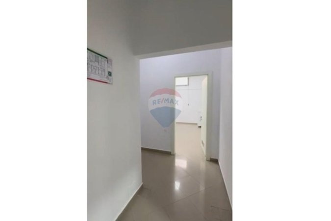 Tirane, jepet me qera zyre , 415 m² 5.504 € 