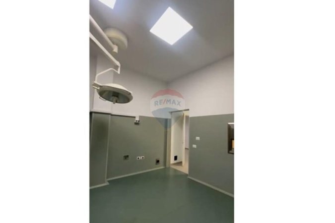 Tirane, jepet me qera zyre , 415 m² 5.504 € 