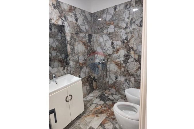 Tirane, jepet me qera zyre , 270 m² 5.000 € 