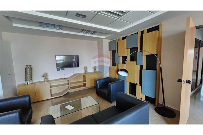 Tirane, jepet me qera , 350 m² 5.001 € 
