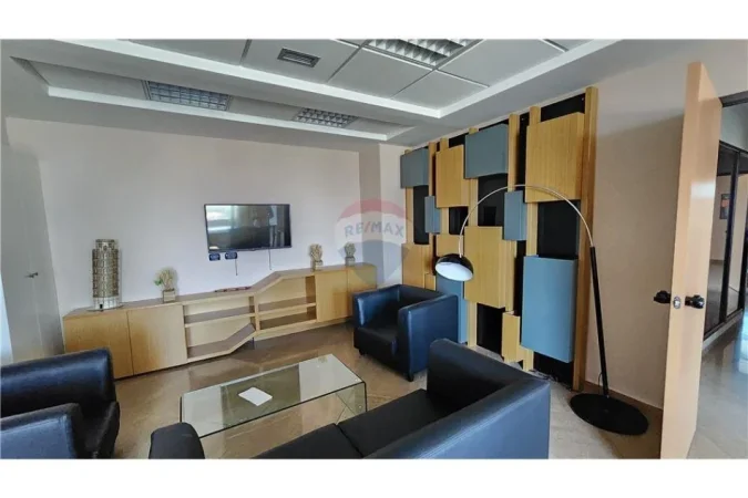 Tirane, jepet me qera , 350 m² 5.001 € 