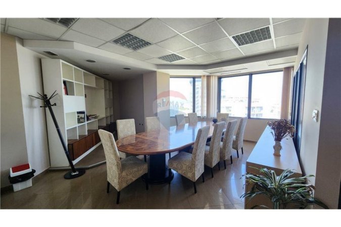 Tirane, jepet me qera , 350 m² 5.001 € 