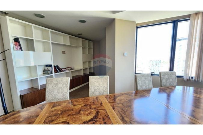 Tirane, jepet me qera , 350 m² 5.001 € 